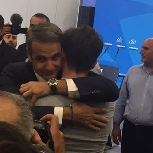 Κυριάκος Μητσοτάκης | Η συγκίνηση του γιου του κατά την πρώτη ομιλία μετά τη νίκη στις εκλογές