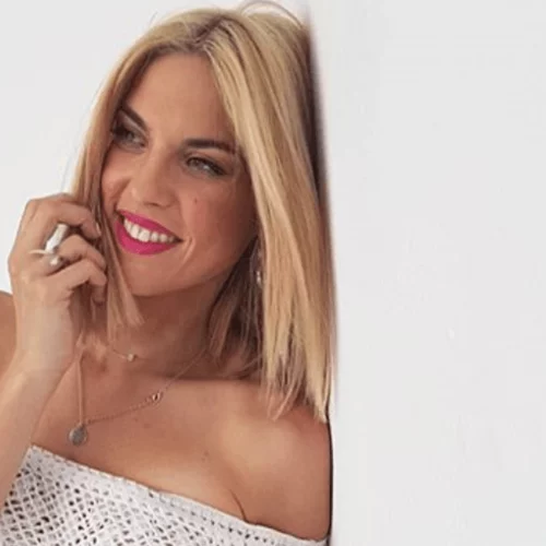 Μαντώ Γαστεράτου | Δείχνει για πρώτη φορά τη φουσκωμένη κοιλίτσα της φορώντας μαγιό