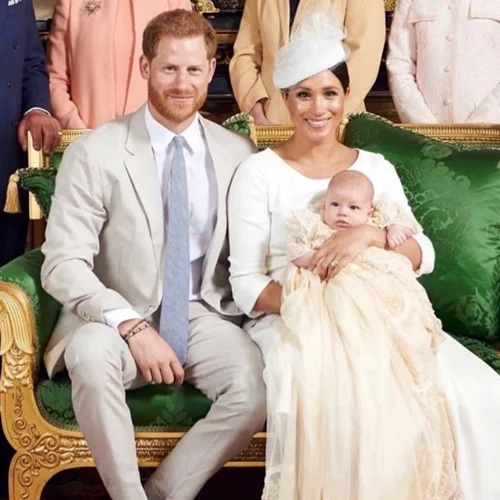 Meghan Markle- Πρίγκιπας Harry | Πώς τίμησαν την Πριγκίπισσα Diana στα βαφτίσια του Archie