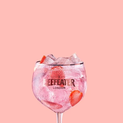 Κέρδισε προσκλήσεις στο πιο fashionable πάρτι της πόλης