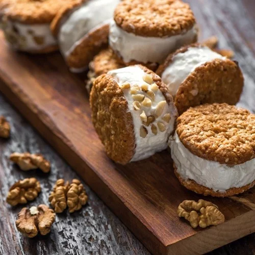 Μια συνταγή για υγιεινό παγωτό-σάντουιτς για τα παιδιά