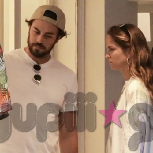 Πατρίτσια Μίλικ Περιστέρη | Με γοητευτικό συνοδό στην Πάρο!