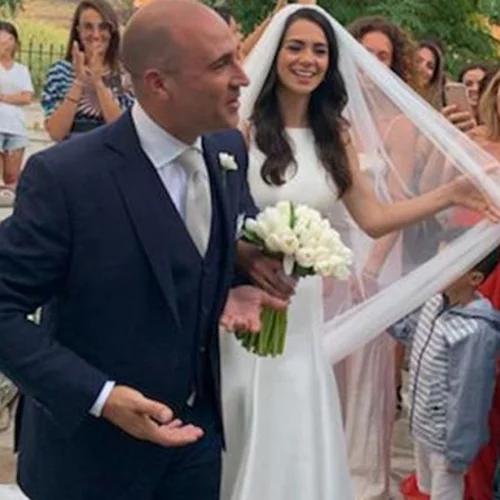 Κωνσταντίνος Μπογδάνος | Η βραδινή έξοδος με την σύζυγό του μετά την εκλογική του νίκη