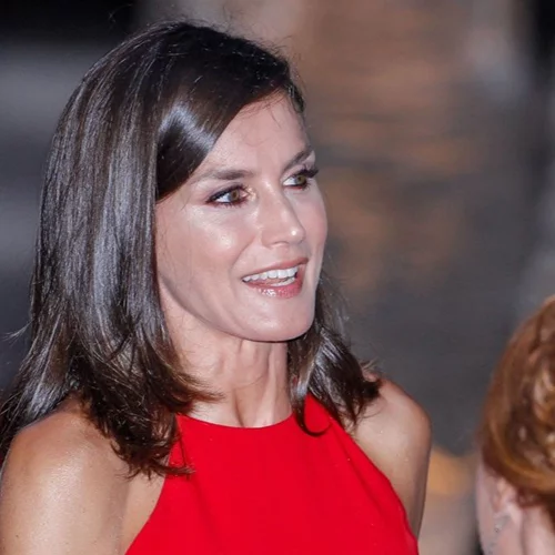 Η βασίλισσα Letizia φόρεσε ένα κομψό floral φόρεμα