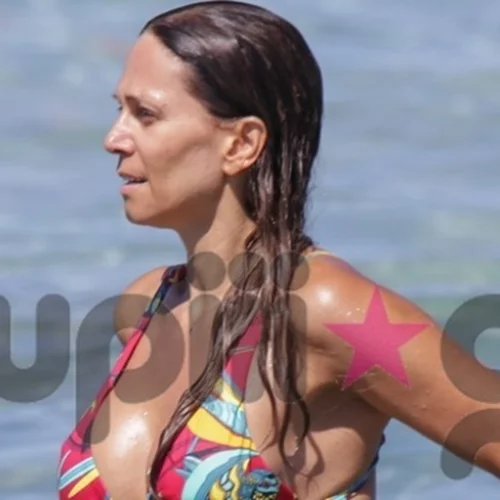 Έλλη Κοκκίνου | Δείτε την με μαγιό στην Πάρο