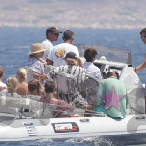 Πρίγκιπας Παύλος & Marie Chantal | Διακοπές με τα παιδιά τους στην Αντίπαρο