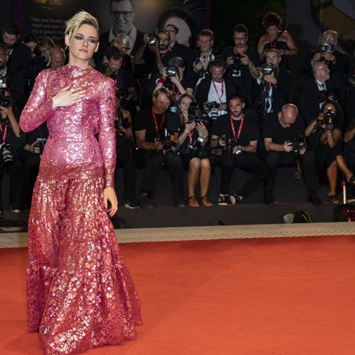 Η Kristen Stewart εμφανίστηκε με νέο hair look (για ακόμη μία φορά)