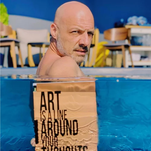 Νίκος Μουτσινάς | Πώς "πρόδωσε" τη σχέση του (pic)