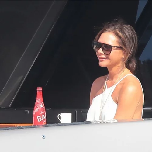 Tώρα μπορείς να αποκτήσεις κι εσύ το φόρεμα της Victoria Beckham με λιγότερο από 30 ευρώ