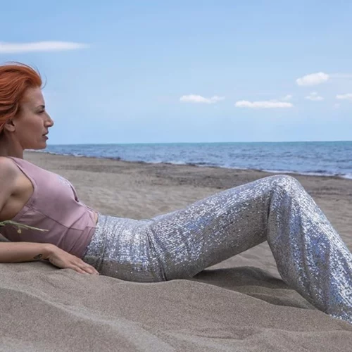 Sexiness Alert! Η Μαρία Ηλιάκη φωτογραφίζεται topless σε ένα ασπρόμαυρο στιγμιότυπο