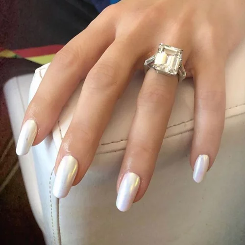 Pearly White | Ένα ακόμα τέλειο χρώμα για τα νύχια για τον Σεπτέμβριο