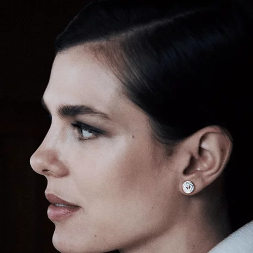 Η Charlotte Casiraghi είναι η πιο κομψή καλεσμένη σε γάμο που είδαμε τελευταία