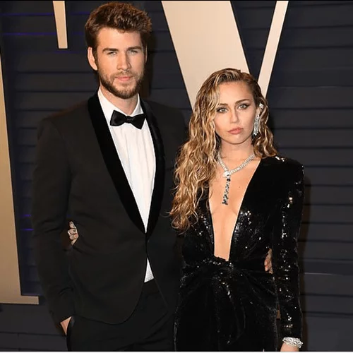 Τελικά απάτησε η Miley Cyrus τον Liam Hemsworth; Η απάντησή της μέσα από tweets