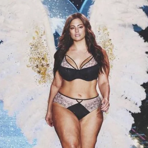 Ashley Graham | Το plus size μοντέλο δείχνει πώς είναι το σώμα της στην εγκυμοσύνη και κάνει εκατομμύρια γυναίκες να ταυτιστούν