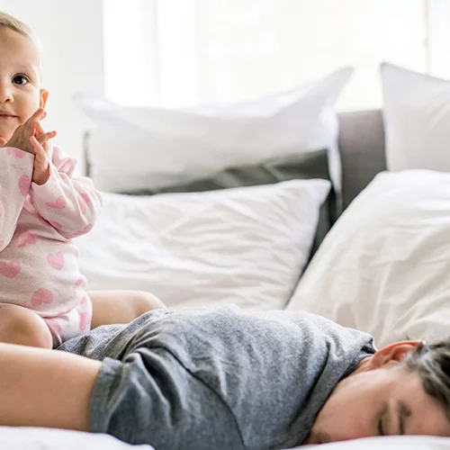 Η εξουθένωση των γονέων μπορεί να έχει επικίνδυνες επιπτώσεις για τους ίδιους και τα παιδιά