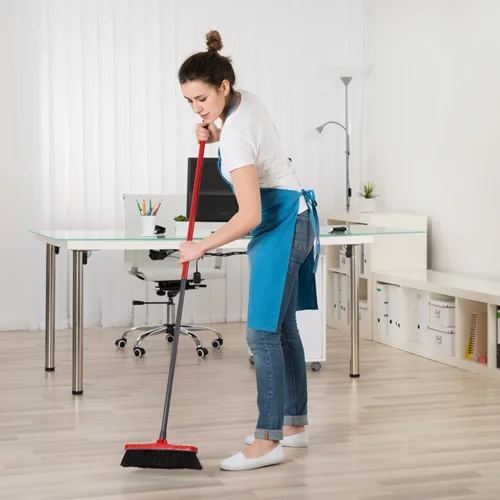 Τα λάθη που κάνεις στο σκούπισμα του σπιτιού και η συσκευή που θα σου λύσει όλα τα προβλήματα
