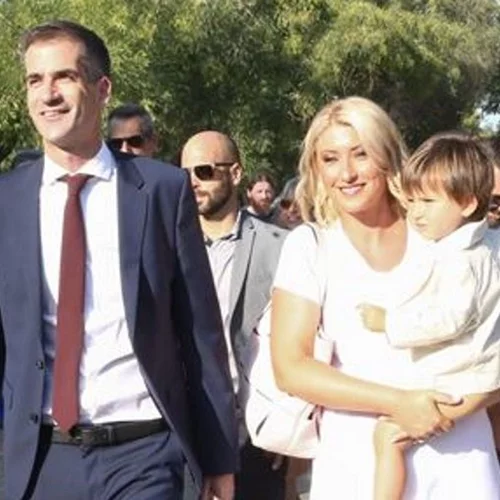 Κώστας Μπακογιάννης | Oρκίστηκε δήμαρχος Αθηναίων! Με τη Σία Κοσιώνη και τα παιδιά του στο πλευρό του