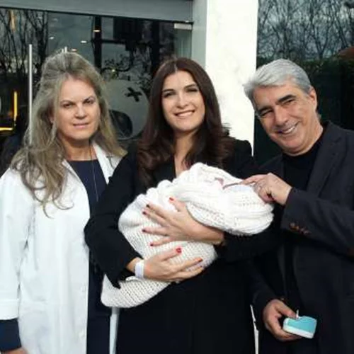 Σίμος Κεδίκογλου-Ελισάβετ Κατσαμάκη | Η...απρόβλεπτη βάφτιση του γιου τους στην Τήνο