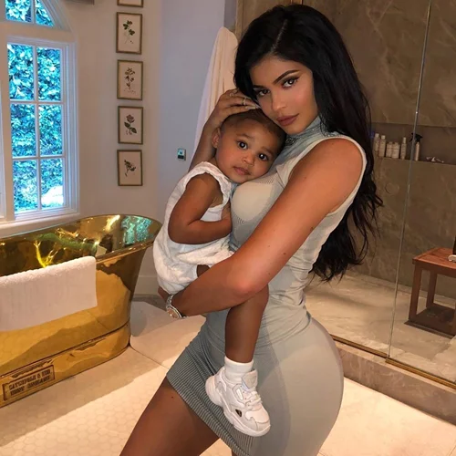 Η σχολική τσάντα της κόρης της Kylie Jenner κοστίζει $12.000