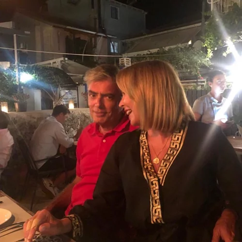 Τατιάνα Στεφανίδου | Ποζάρει με σορτσάκι πάνω σε σκάφος