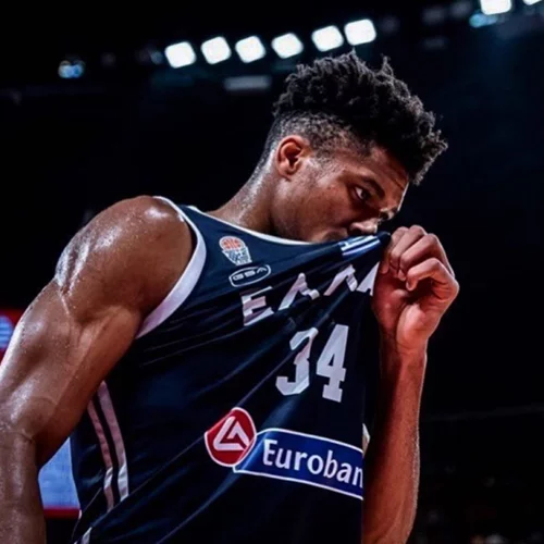 Γιάννης Αντετοκούνμπο | Έτσι ευχήθηκε στη σύντροφό του για τα γενέθλιά της!