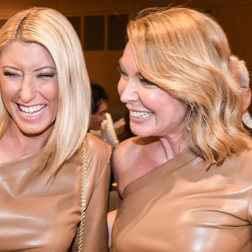 Σία Κοσιώνη και Τατιάνα Στεφανίδου | Φόρεσαν το ίδιο φόρεμα στην παρουσίαση προγράμματος του ΣΚΑΪ