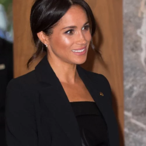 Meghan Markle | Με black & white σύνολο που δε θα φύγει ποτέ από τη μόδα