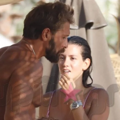 Γιάννης Μαρακάκης & Νίκη Θωμοπούλου | Η Μύκονος τούς πάει πολύ! Τρυφερές στιγμές στην παραλία