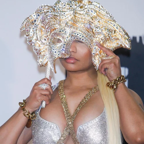 Quiz | Διάσημη τραγουδίστρια εγκαταλείπει το τραγούδι