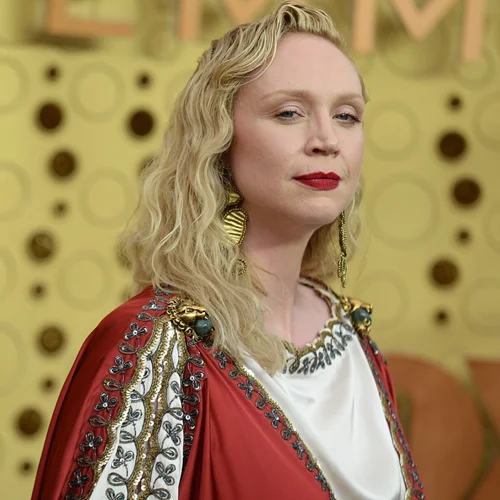 Γιατί η εμφάνιση της Gwendoline Christie στα Emmy έγινε viral;