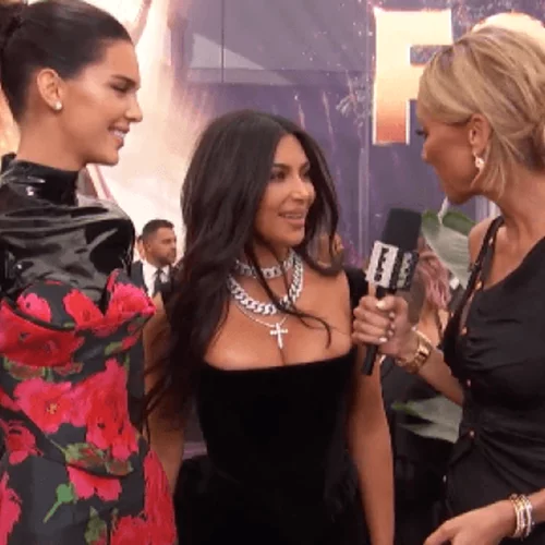 Kim Kardashian - Kendall Jenner | Μαζί στα Emmys! Οι κοινές δηλώσεις κατά την άφιξή τους