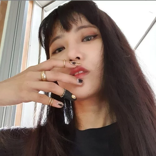 Nail beanies | Aυτή είναι ίσως η πιο παράξενη τάση που είδαμε στα νύχια