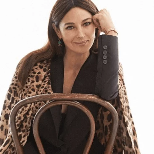 Τα έκοψε κοντό καρέ | Η Monica Bellucci αποχωρίστηκε το σήμα κατατεθέν της