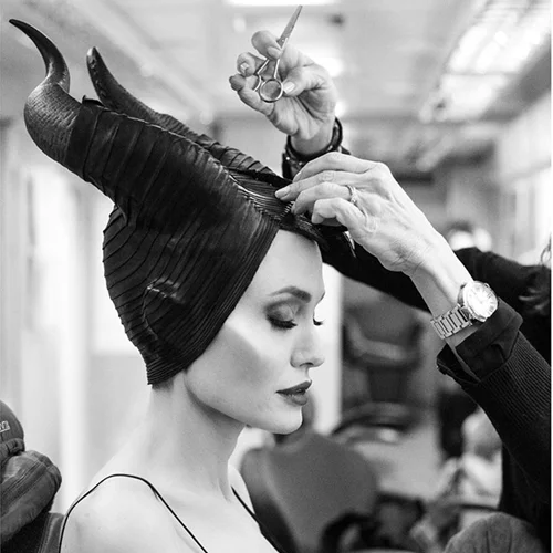 Angelina Jolie | Δες την σε ένα εντυπωσιακό βίντεο να μεταμορφώνεται σε Maleficent