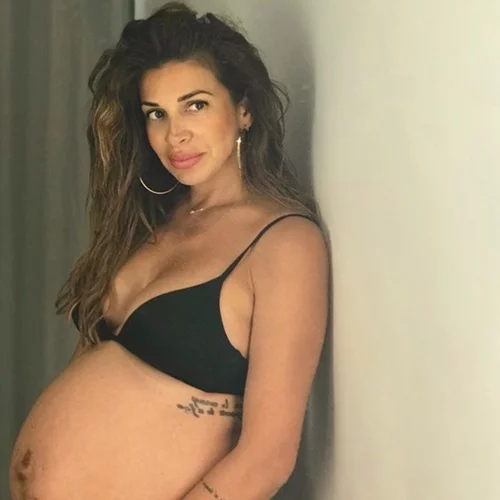 Ελένη Χατζίδου | Ποζάρει με την νεογέννητη κόρη της