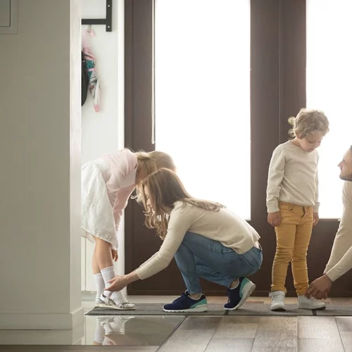 9 φράσεις που προτρέπουν το παιδί να μιλήσει για την πρώτη μέρα στο σχολείο