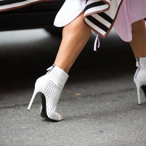 Τα πιο ξεχωριστά παπούτσια γνωστών οίκων που μπορείς να βρεις σε έκπτωση