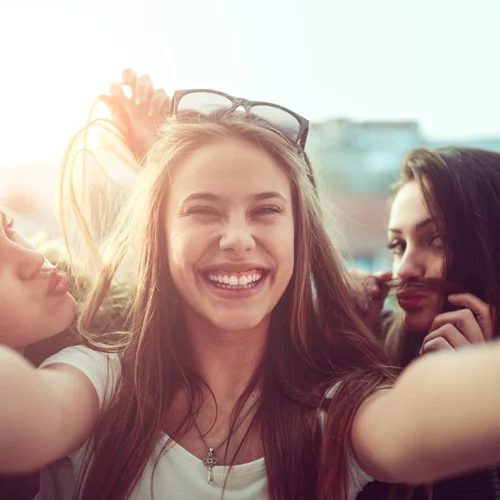 Είσαι 20+; Ορίστε ποια κρέμα πρέπει να βάζεις στο πρόσωπό σου