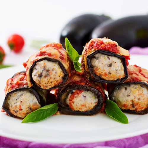 Συνταγή για ρολάκια μελιτζάνας γεμιστά με κοτόπουλο