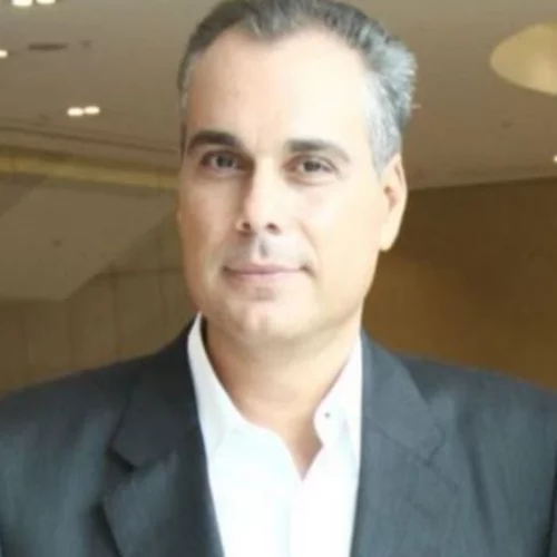 Νίκος Στραβελάκης | Η σπάνια εμφάνιση με την οικογένειά του