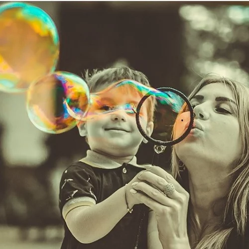 Καλός γονιός είναι αυτός που «επιτρέπει» στο παιδί να ανοίξει τα φτερά του