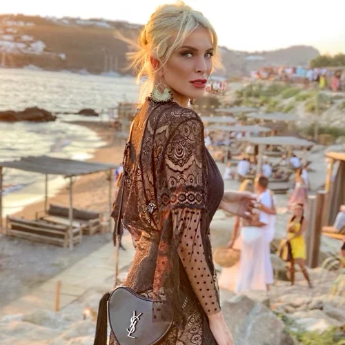 Κατερίνα Καινούργιου | Στο Βουκουρέστι με τον σύντροφό της και τέλειο φθινοπωρινό look