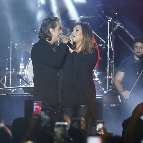 Καίτη Γαρμπή - Διονύσης Σχοινάς | Το τρυφερό φιλί που έδωσαν στη σκηνή!