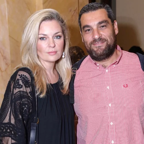 Ελισάβετ Μουτάφη - Μάνος Νιφλής | Πήγαν να δουν τον αδερφό της ηθοποιού στο θέατρο! (φωτογραφίες)