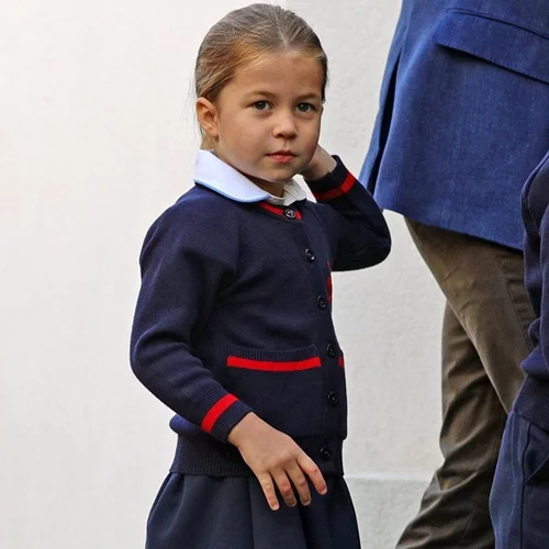Πρώτη ημέρα στο σχολείο για την πριγκίπισσα Charlotte με γκριμάτσες και νάζια