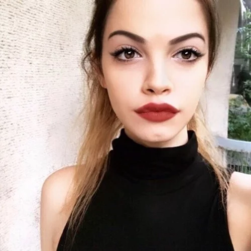 Τζένη Καζάκου | Ποζάρει στην αγκαλιά του παππού της, Κώστα Καζάκου