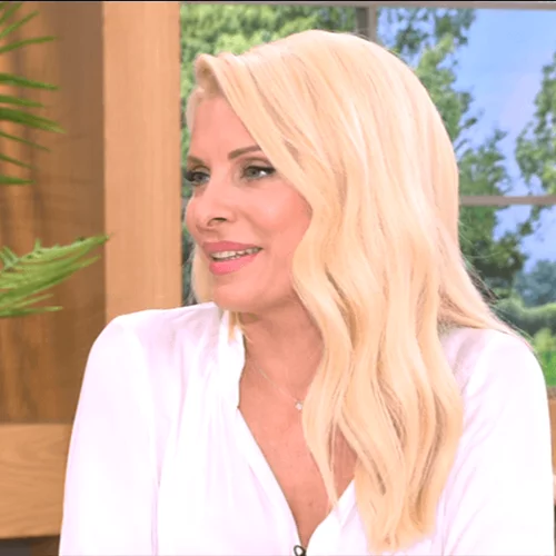 Ελένη Μενεγάκη | Έκανε πρεμιέρα με το πιο χαρακτηριστικό της beauty μυστικό!