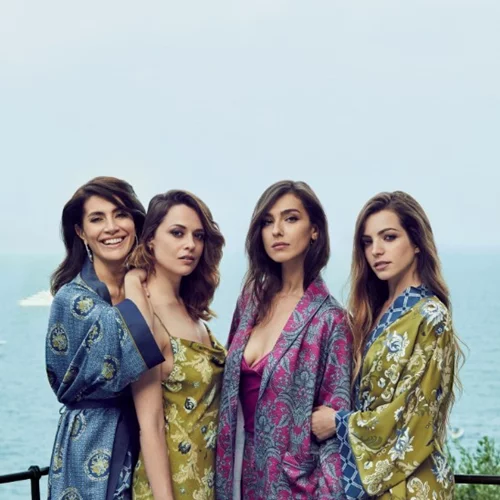 Η πιο ξεχωριστή συλλογή της σεζόν είναι διακοσμημένη με τα ωραιότερα μοτίβα και χρώματα