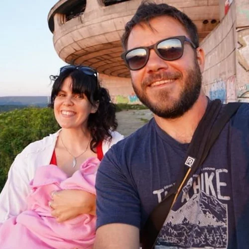 Ευτύχης Μπλέτσας | Με την Ηλέκτρα και την κόρη τους στο νέο τρέιλερ του Happy Traveller