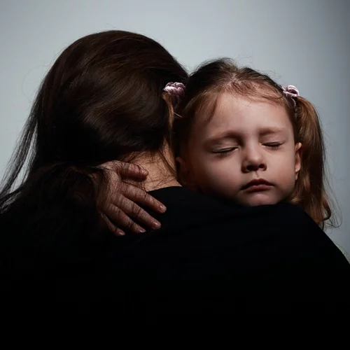 Δεν είναι δουλειά των παιδιών να γιατρεύουν τους ψυχικά πληγωμένους γονείς τους